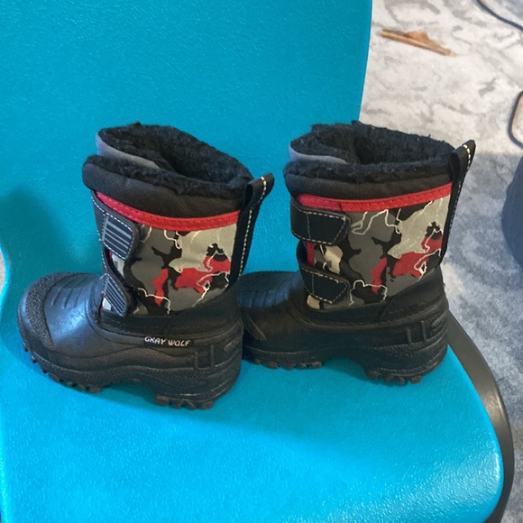 Gray Wolf black with red,grey and black pattern winter boots - Picture 2 of 7